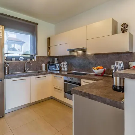 Awesome In With Kitchen * Pula