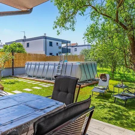 Awesome In With Kitchen Holiday home